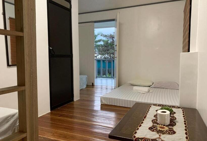 اتاق خانوادگی با چشمانداز دریا, Old Parola Seaside Inn