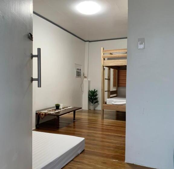 اتاق خانوادگی با چشمانداز دریا, Old Parola Seaside Inn