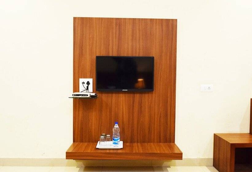 غرفة ديلوكس ثلاثية, Palace