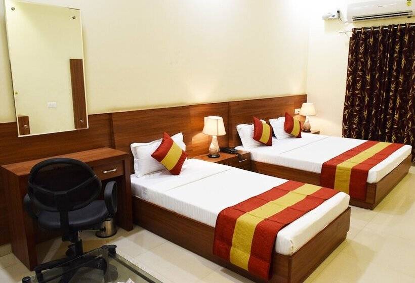 غرفة ديلوكس ثلاثية, Palace