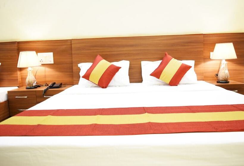 غرفة ديلوكس ثلاثية, Palace