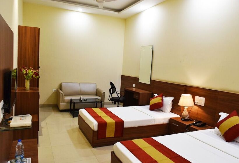 غرفة ديلوكس ثلاثية, Palace