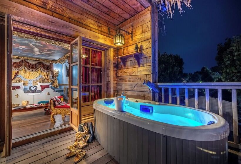 سوییت لوکس, Pirates World