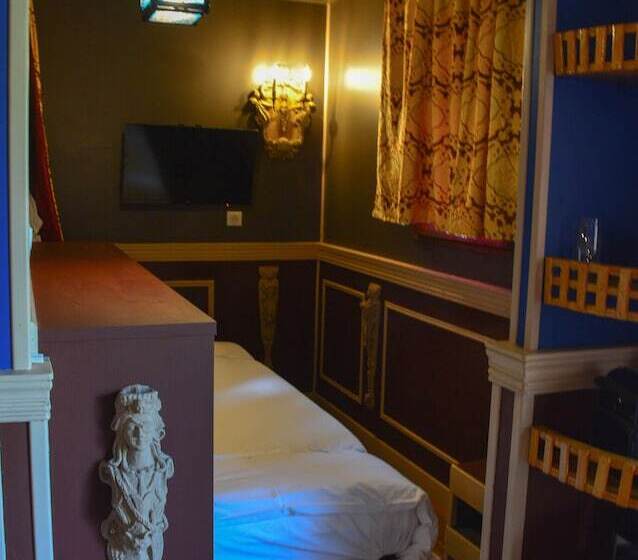 سوییت لوکس, Pirates World