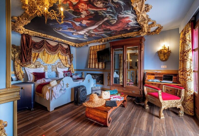 سوییت لوکس, Pirates World