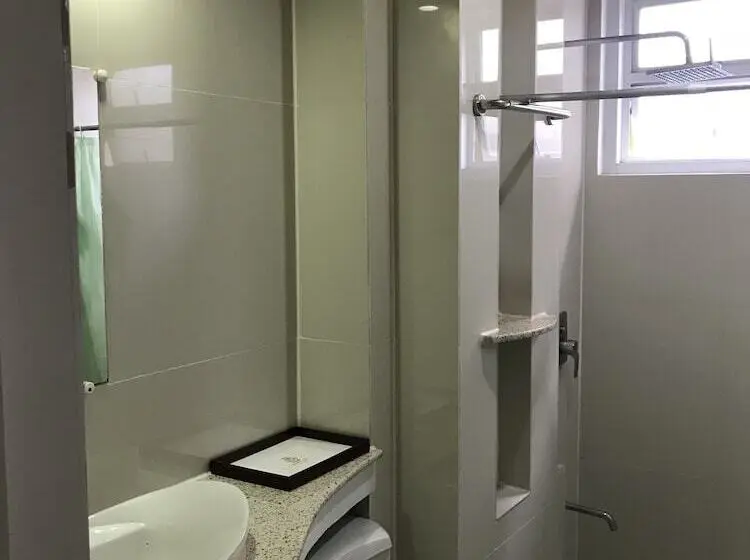 اتاق اکونومی, Regency Hotel De Vigan