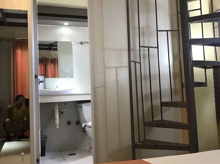 اتاق اکونومی, Regency Hotel De Vigan