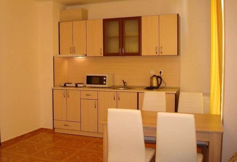דירת חדר, Saint Elena Apartcomplex