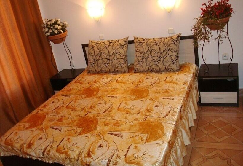 דירת חדר, Saint Elena Apartcomplex