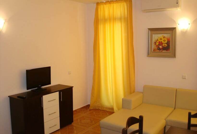 דירת חדר, Saint Elena Apartcomplex