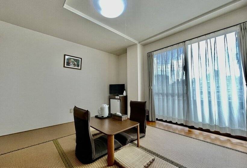 חדר בסיסי, Umizola