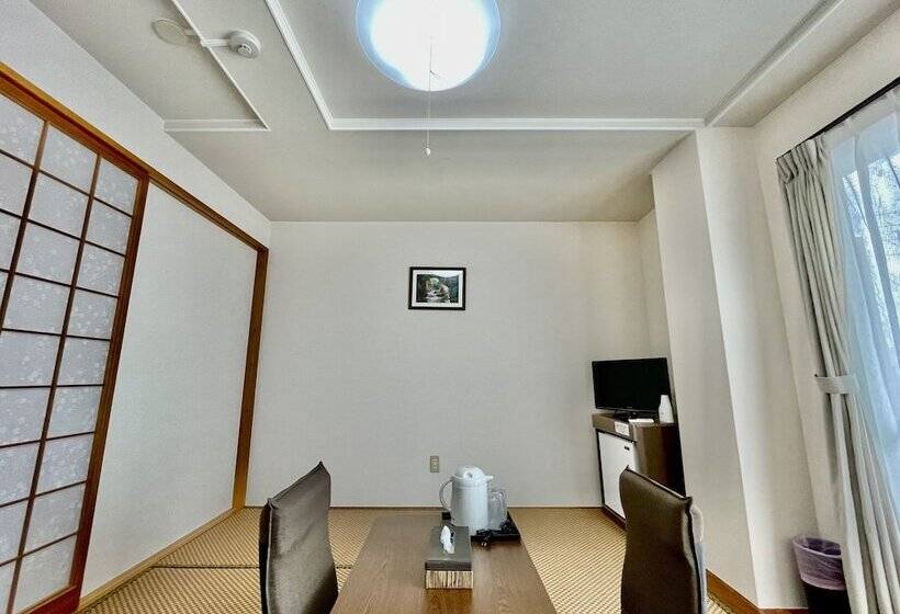 חדר בסיסי, Umizola