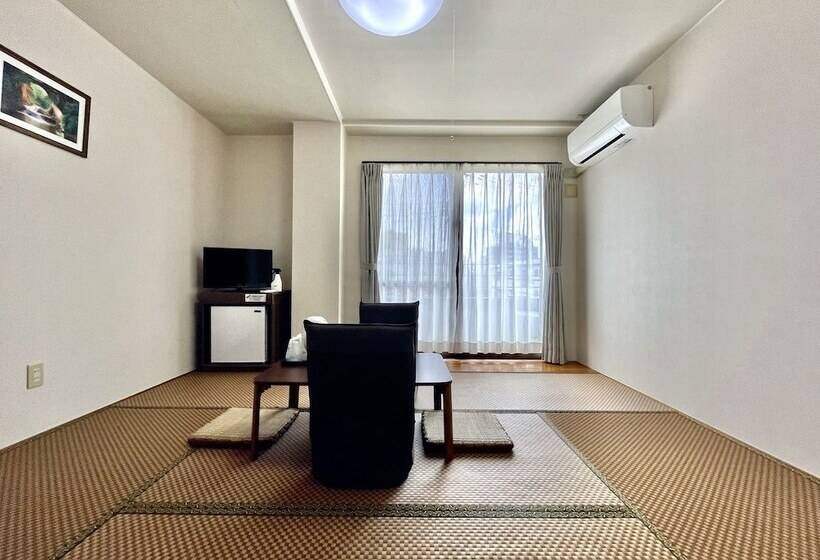 חדר בסיסי, Umizola