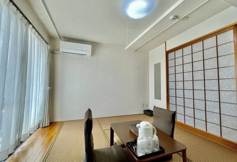 חדר בסיסי, Umizola