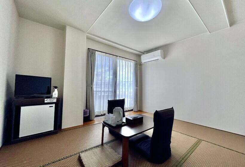 חדר בסיסי, Umizola