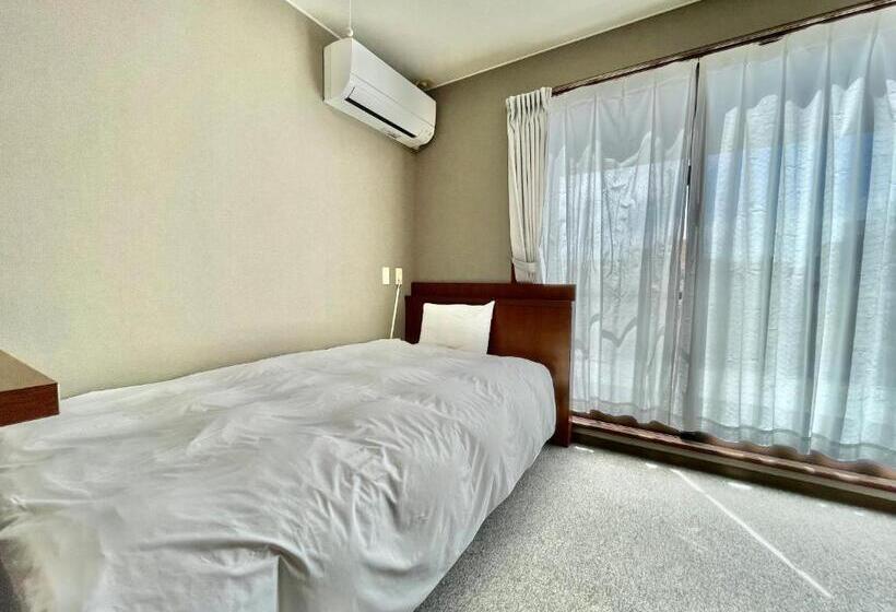 חדר בסיסי, Umizola