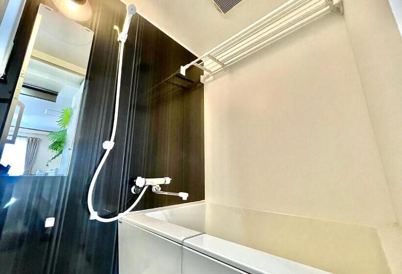 חדר משפחתי, Umizola