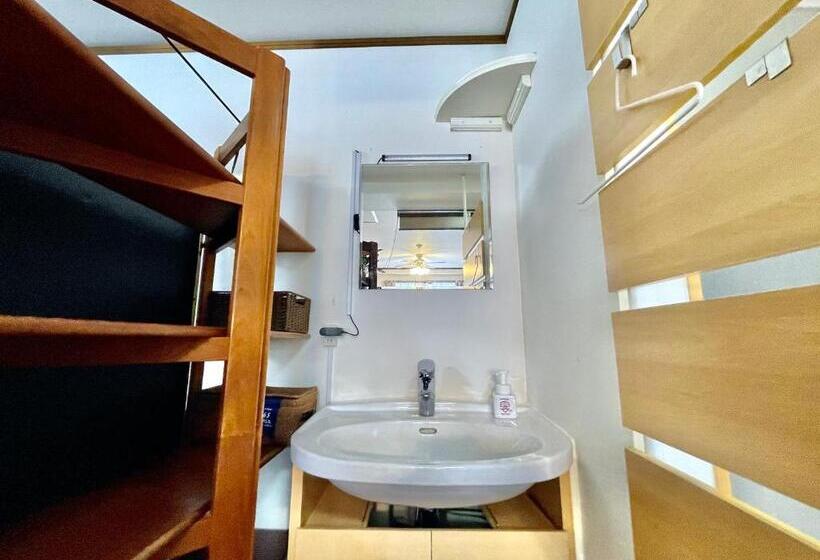 חדר משפחתי, Umizola