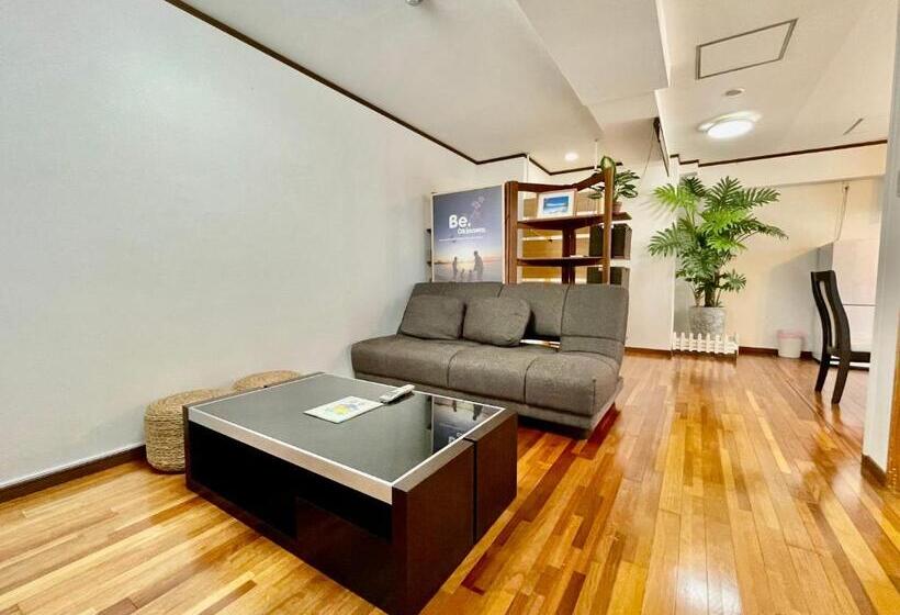 חדר משפחתי, Umizola