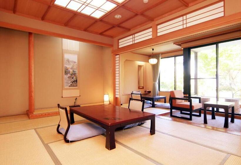 Семейный Номер Вид на Сад, Yanagiya