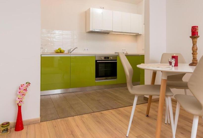 Полулюкс, Casa Nicolae Luxury Suites