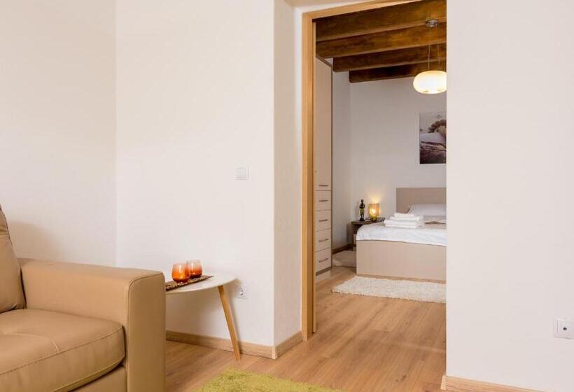 سوییت جونیور, Casa Nicolae Luxury Suites