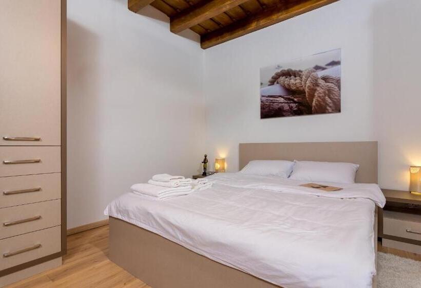 Полулюкс, Casa Nicolae Luxury Suites