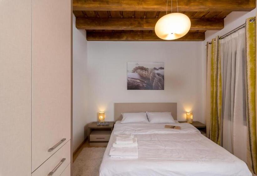 Полулюкс, Casa Nicolae Luxury Suites