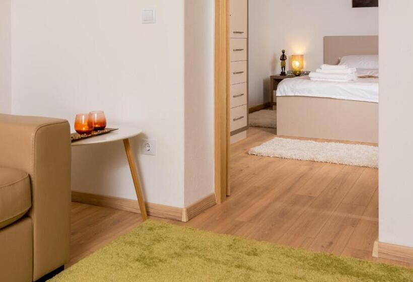 سوییت جونیور, Casa Nicolae Luxury Suites