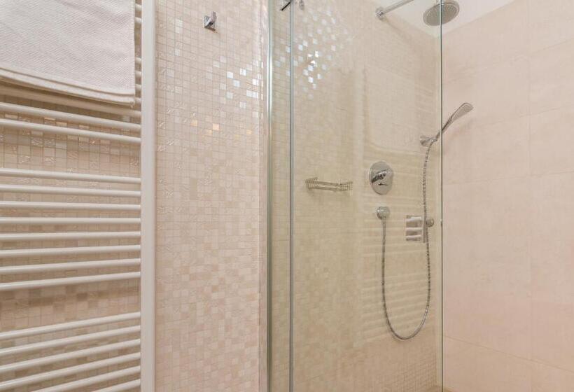 سوییت جونیور, Casa Nicolae Luxury Suites