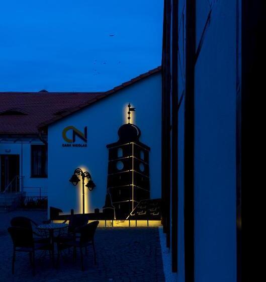 سوییت لوکس, Casa Nicolae Luxury Suites