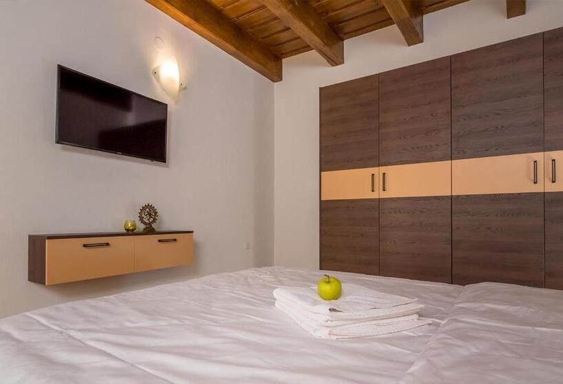 Люкс Повышенной Комфортности, Casa Nicolae Luxury Suites