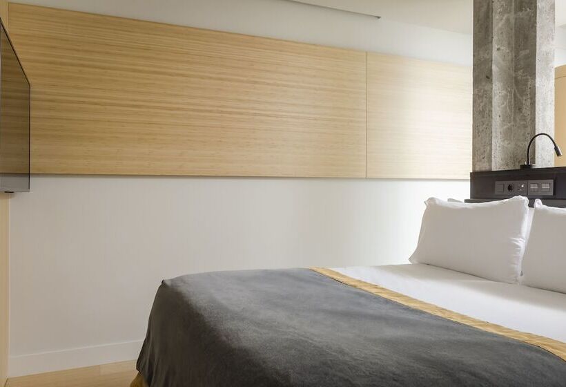 Номер Basic, Exe Plaza Catalunya