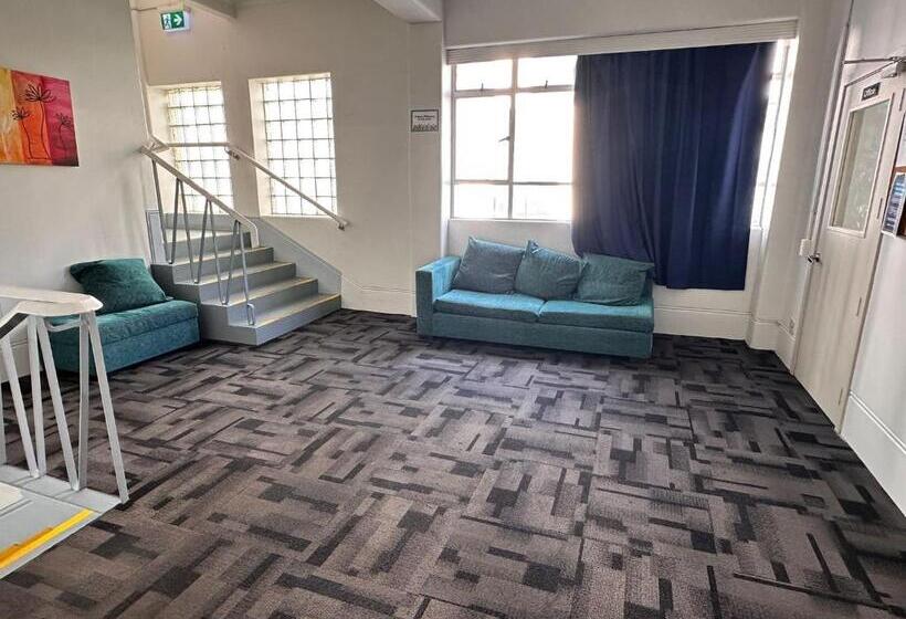 标准单人间共用浴室, Hamilton City Inn