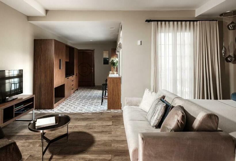 سوییت لوکس, 1926 Le Parisot Boutique Suites