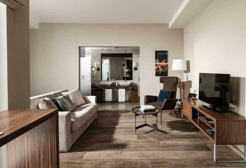 سوییت لوکس, 1926 Le Parisot Boutique Suites