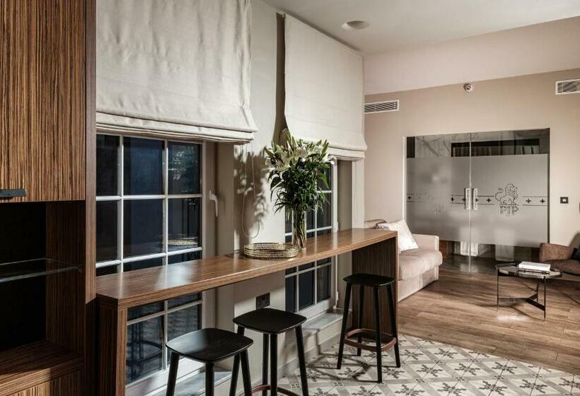 سوییت لوکس, 1926 Le Parisot Boutique Suites