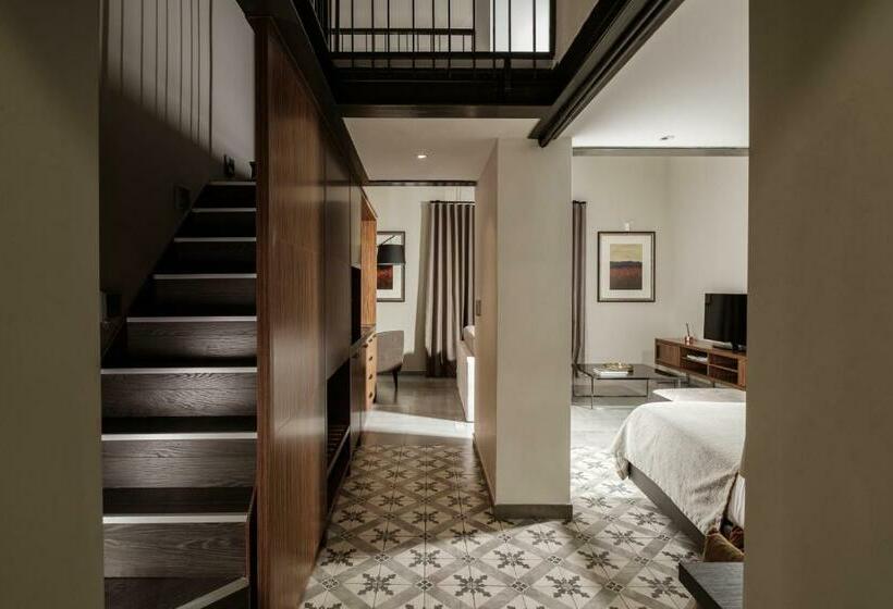 سوییت لوکس, 1926 Le Parisot Boutique Suites