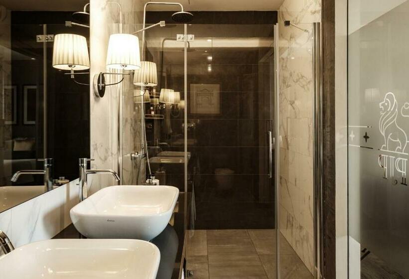 سوییت لوکس, 1926 Le Parisot Boutique Suites