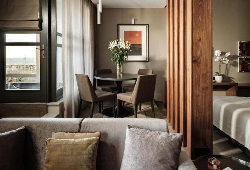 سوئیت پنت هاوس, 1926 Le Parisot Boutique Suites