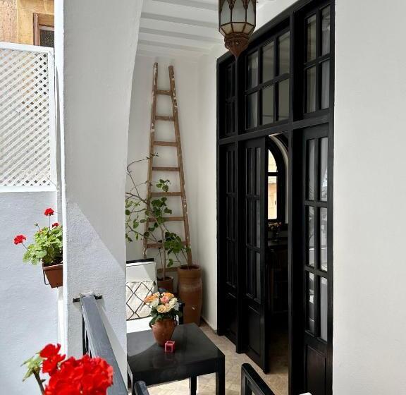 Номер Стандарт, Riad Dar Awil