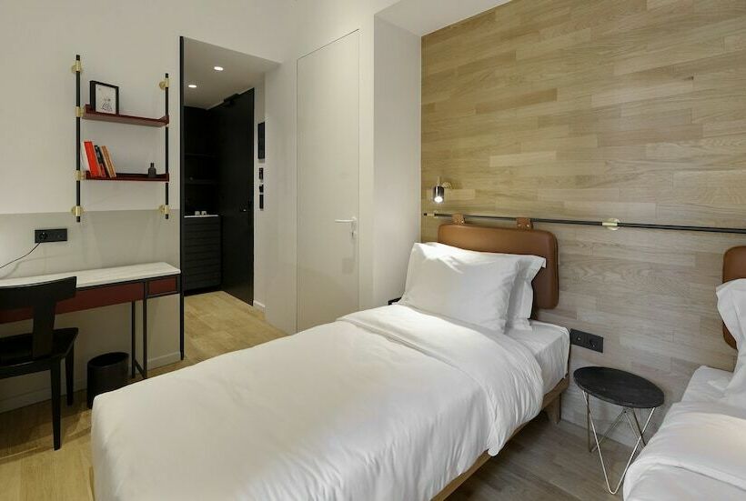 Chambre Standard, The Modernist Thessaloniki