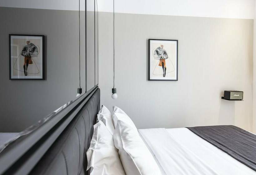 Chambre Standard, The Modernist Thessaloniki