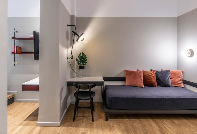 Chambre Standard, The Modernist Thessaloniki