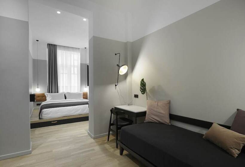 Chambre Standard, The Modernist Thessaloniki