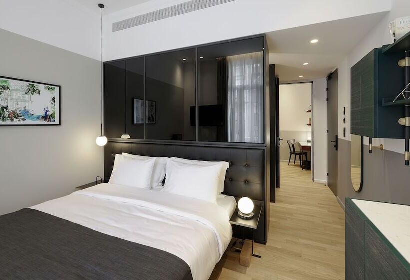 Chambre Familiale, The Modernist Thessaloniki