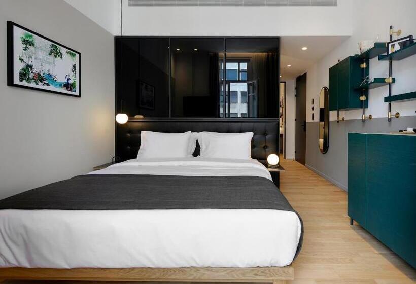 Chambre Familiale, The Modernist Thessaloniki