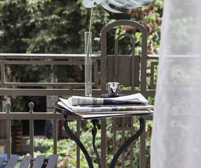 Chambre Familiale, The Modernist Thessaloniki