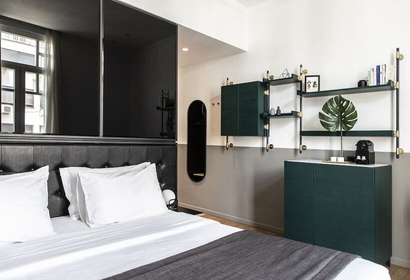 Chambre Familiale, The Modernist Thessaloniki