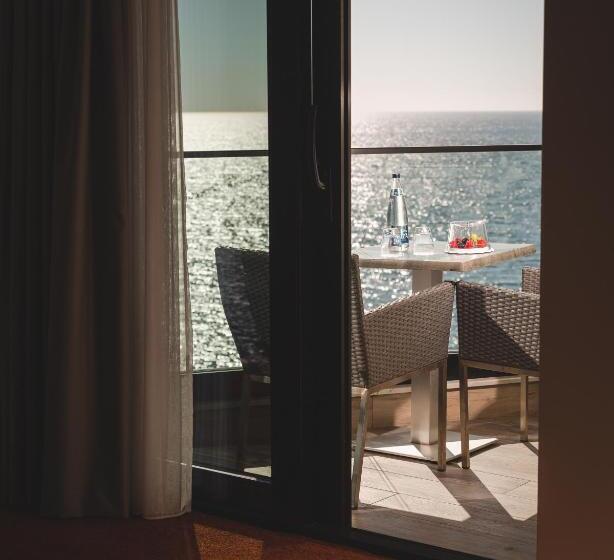 اتاق لوکس با بالکن و چشمانداز دریا, Kalamper Hotel & Spa